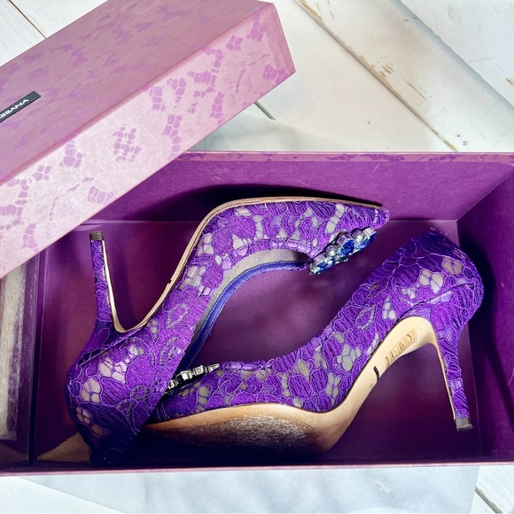 Dolce & Gabbana 'Bellucci' Lace & Crystal Pumps - Picture 8 of 9